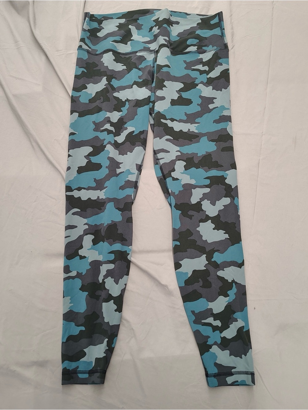 lululemon athletica Teal and Light Blue Camo Leggings Size 16